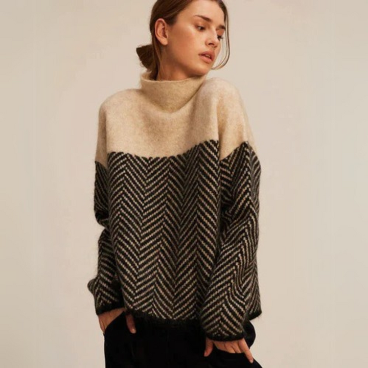 Women's Cozy Turtleneck Pullover for Winter in Beige