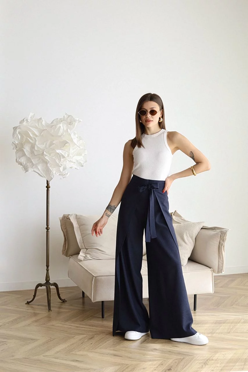 Women's Cropped Wide Linen Pants in Blue