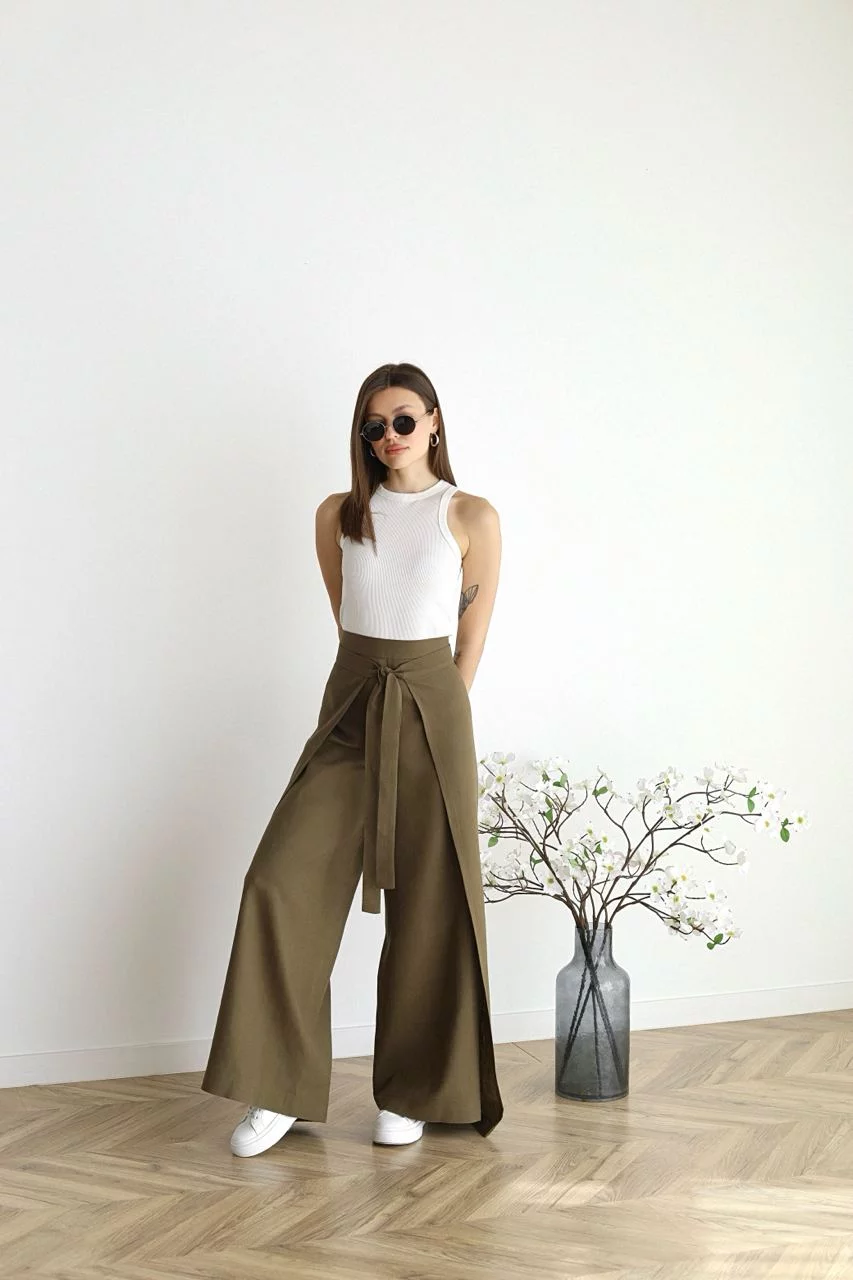 Women's Cropped Wide Linen Pants in Khaki