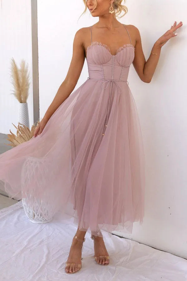 Women's Elegant Corset Midi Dress for Wedding Guest in Różowy