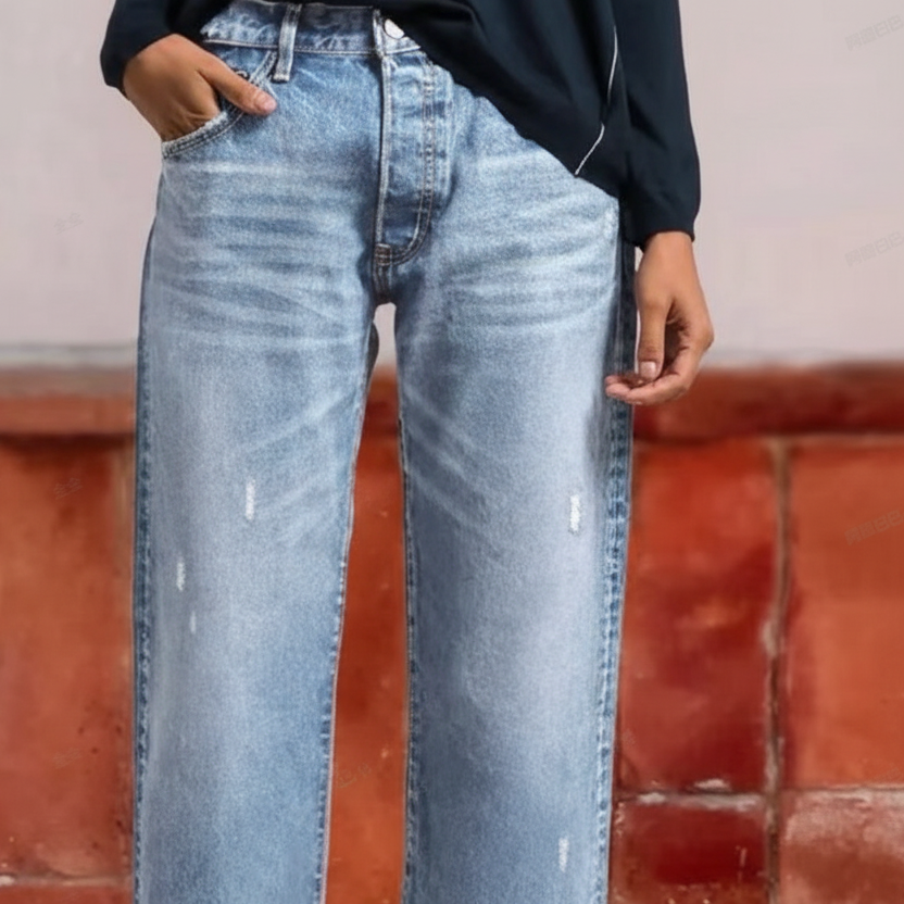 Women's Retro Short Straight Jeans in Light Blue