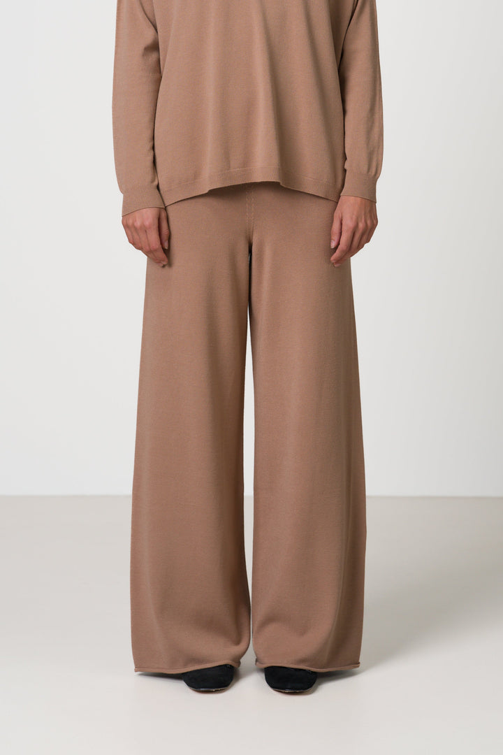 Women's Wide Leg Pants in Fine Knit in Brown